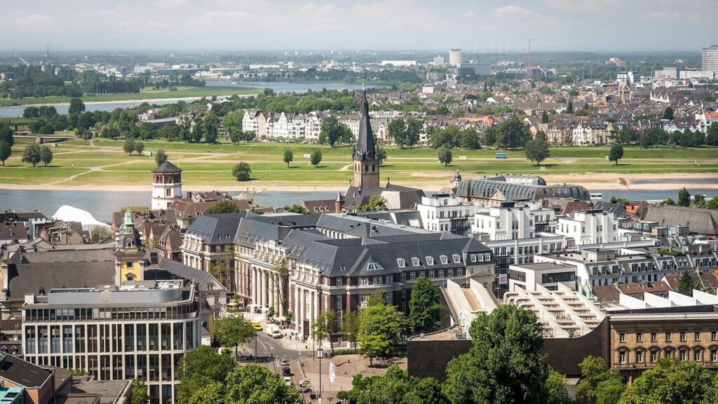 Luftbild des Andreas Quartier am Rhein in Düsseldorf in dem sich das Hotel The Wellem befindet.