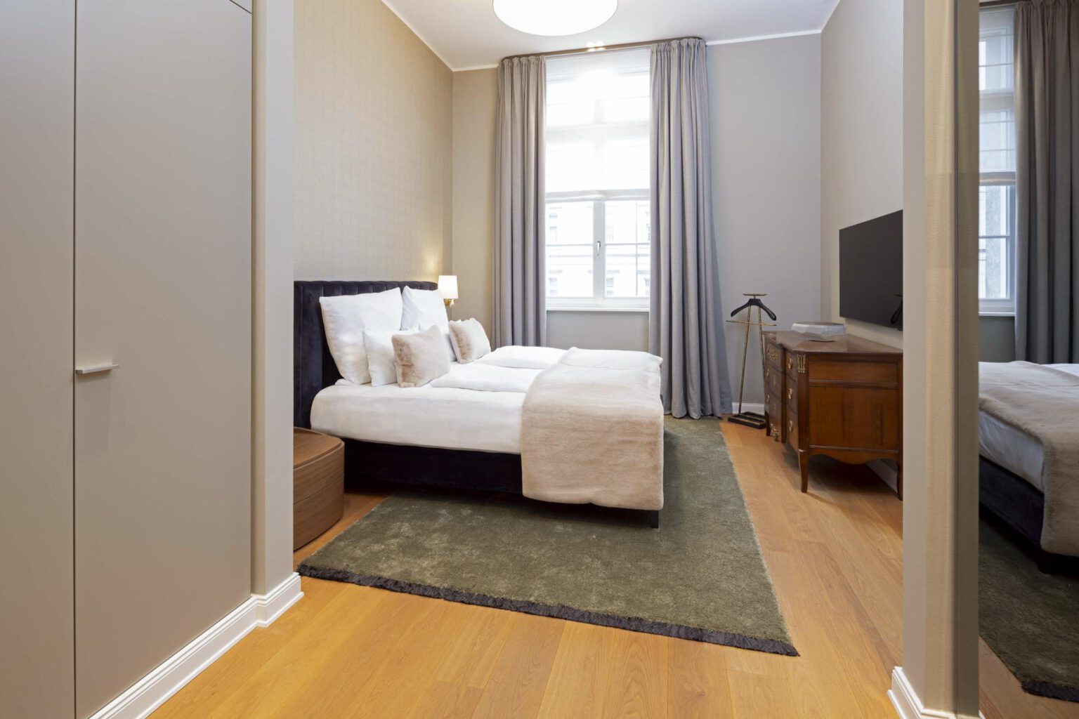 Bedroom of the Heritage Presidential Suite at THE WELLEM Hotel Düsseldorf