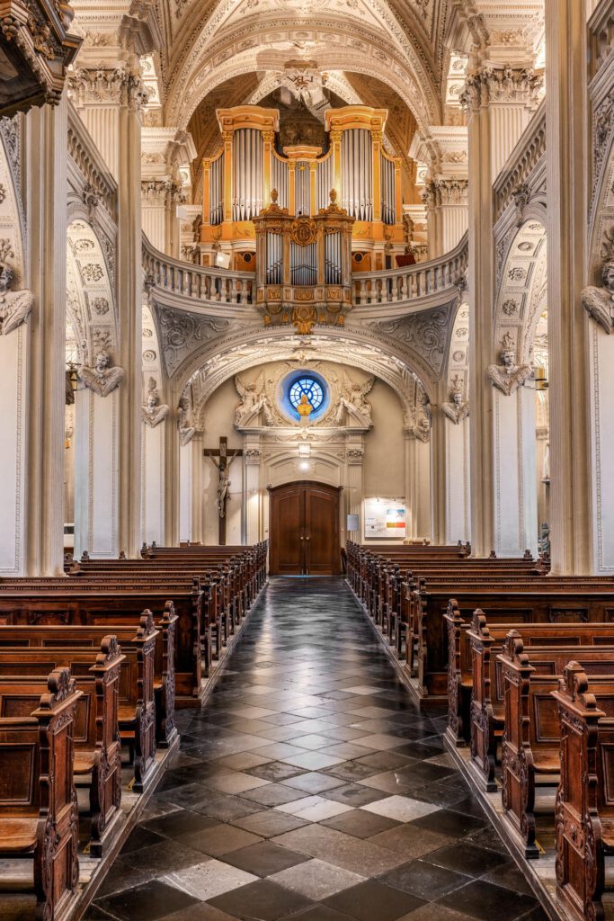 Die St. Andreas Kirche in Düsseldorf am Hotel THE WELLEM