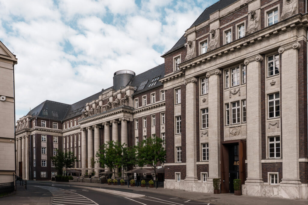 Die Fassade des Hotel THE WELLEM Düsseldorf