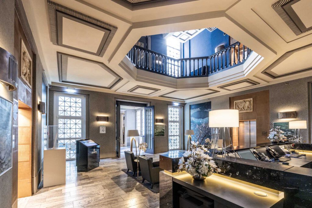 The reception at THE WELLEM Hotel Düsseldorf