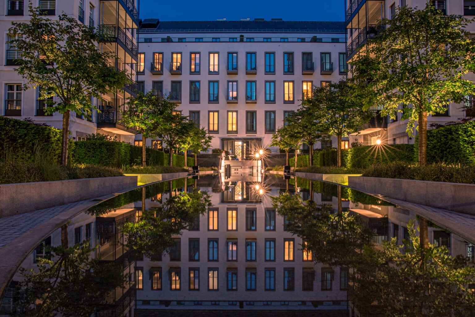 Inner courtyard of THE WELLEM hotel in Düsseldorf by night